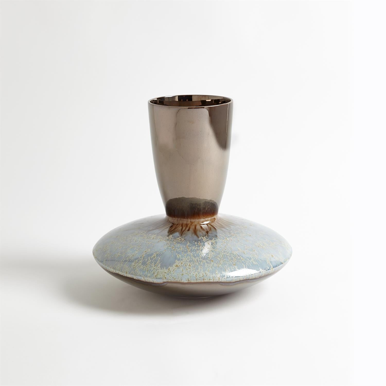 Marta's Vase in Bronze Reactive Blue